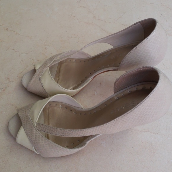 Vintage Style Cream Two-tone Heels - Picture 2 of 4
